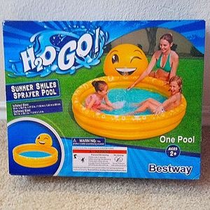 Summer Smiles Sprayer Pool